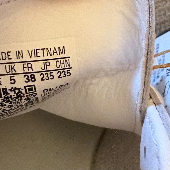 Women’s Adidas Sambas - Picture 4 of 4